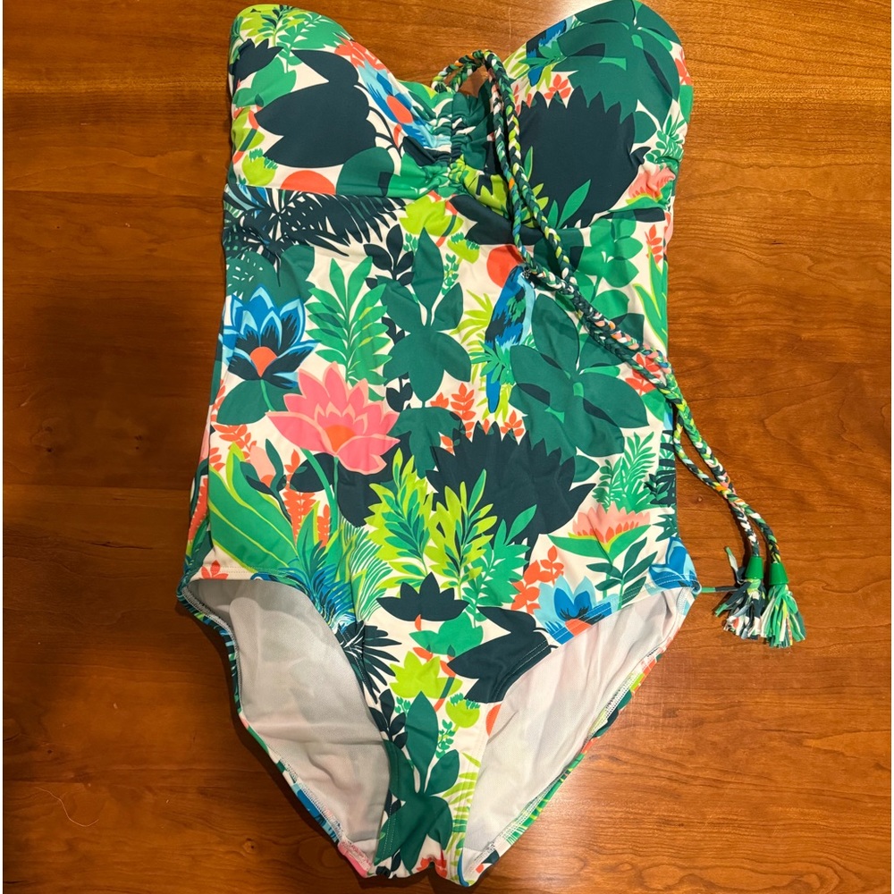 NWOT Women’s Boden full piece swimsuit in size 8